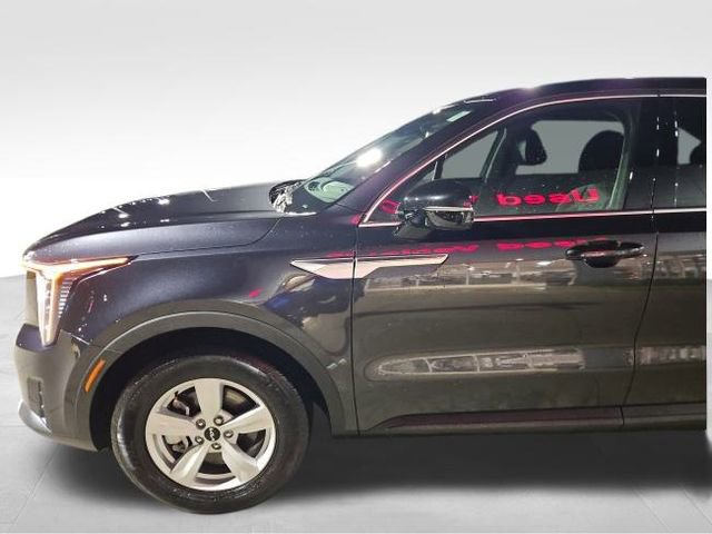 Used 2025 Kia Sorento LX image 17