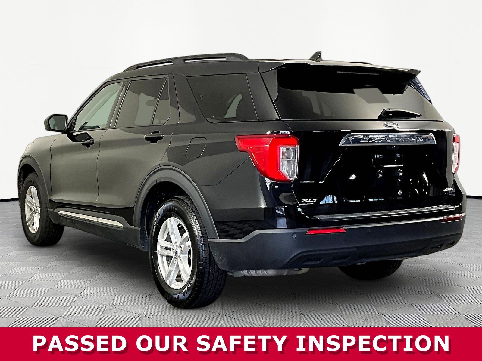 Used 2023 Ford Explorer XLT AWD/4WD image 4