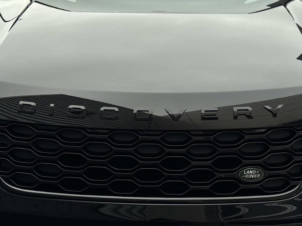 Used 2025 Land Rover Discovery Dynamic SE image 11