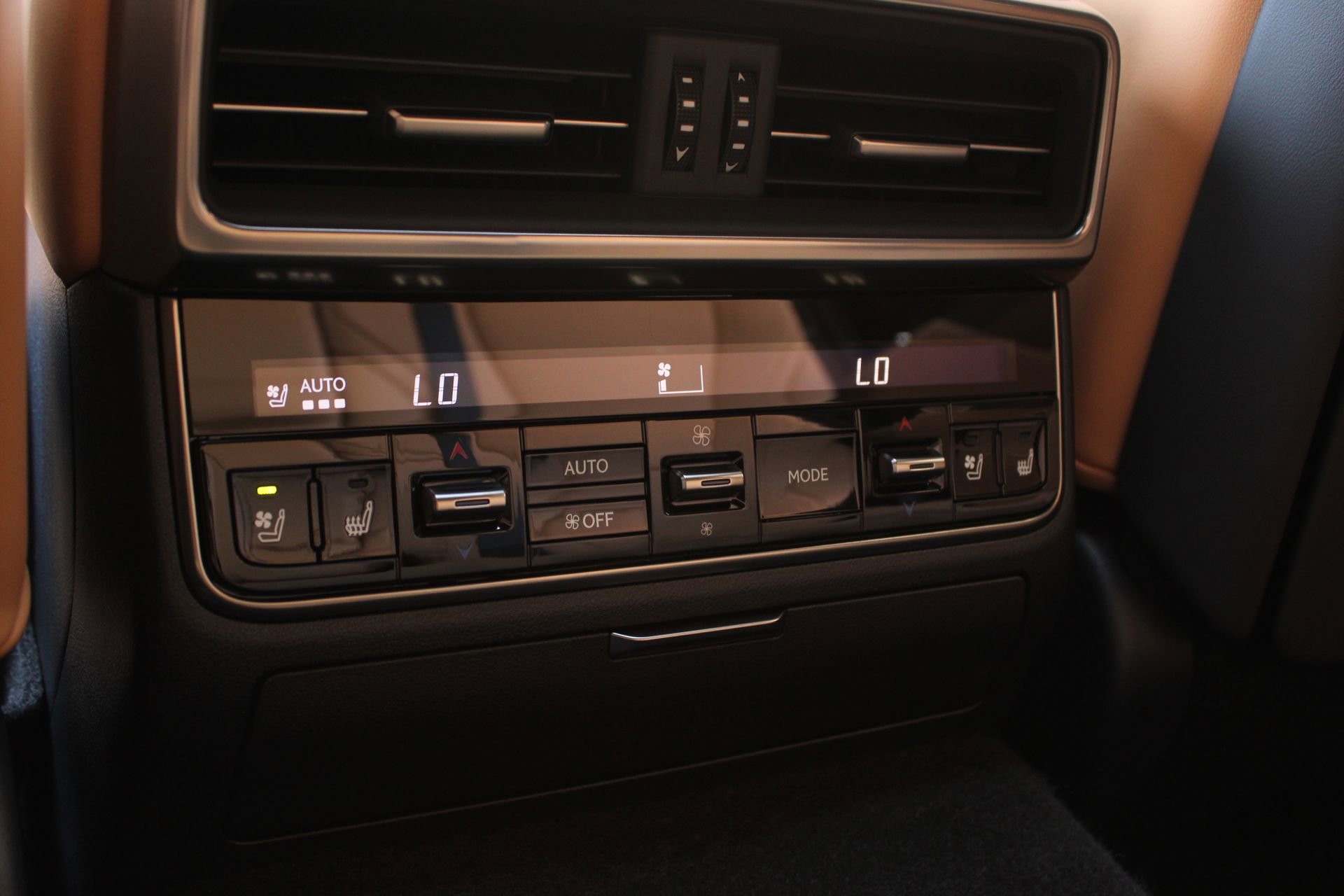 Used 2026 Lexus LX 700h Luxury w/ Accessory Package (Z1) image 24