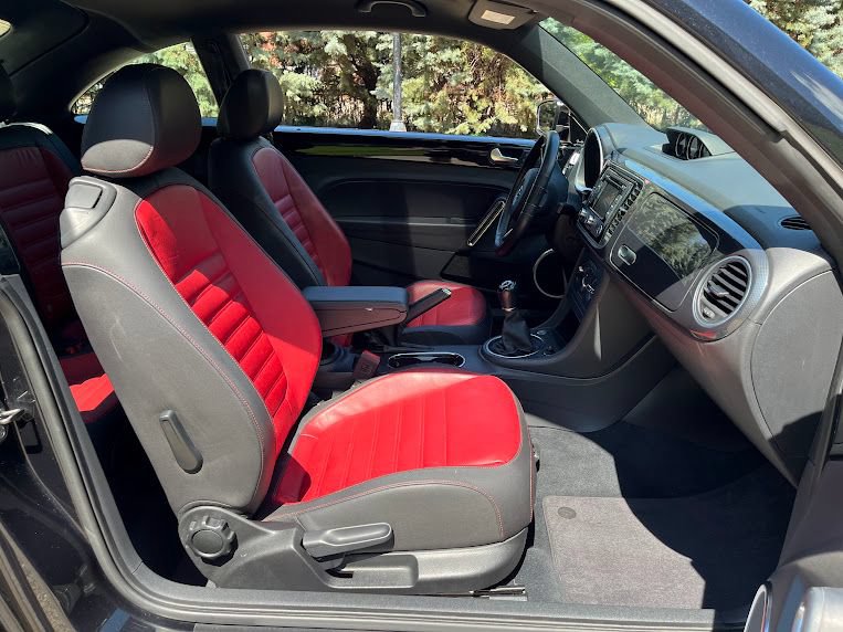 Used 2013 Volkswagen Beetle 2.0T FWD image 31