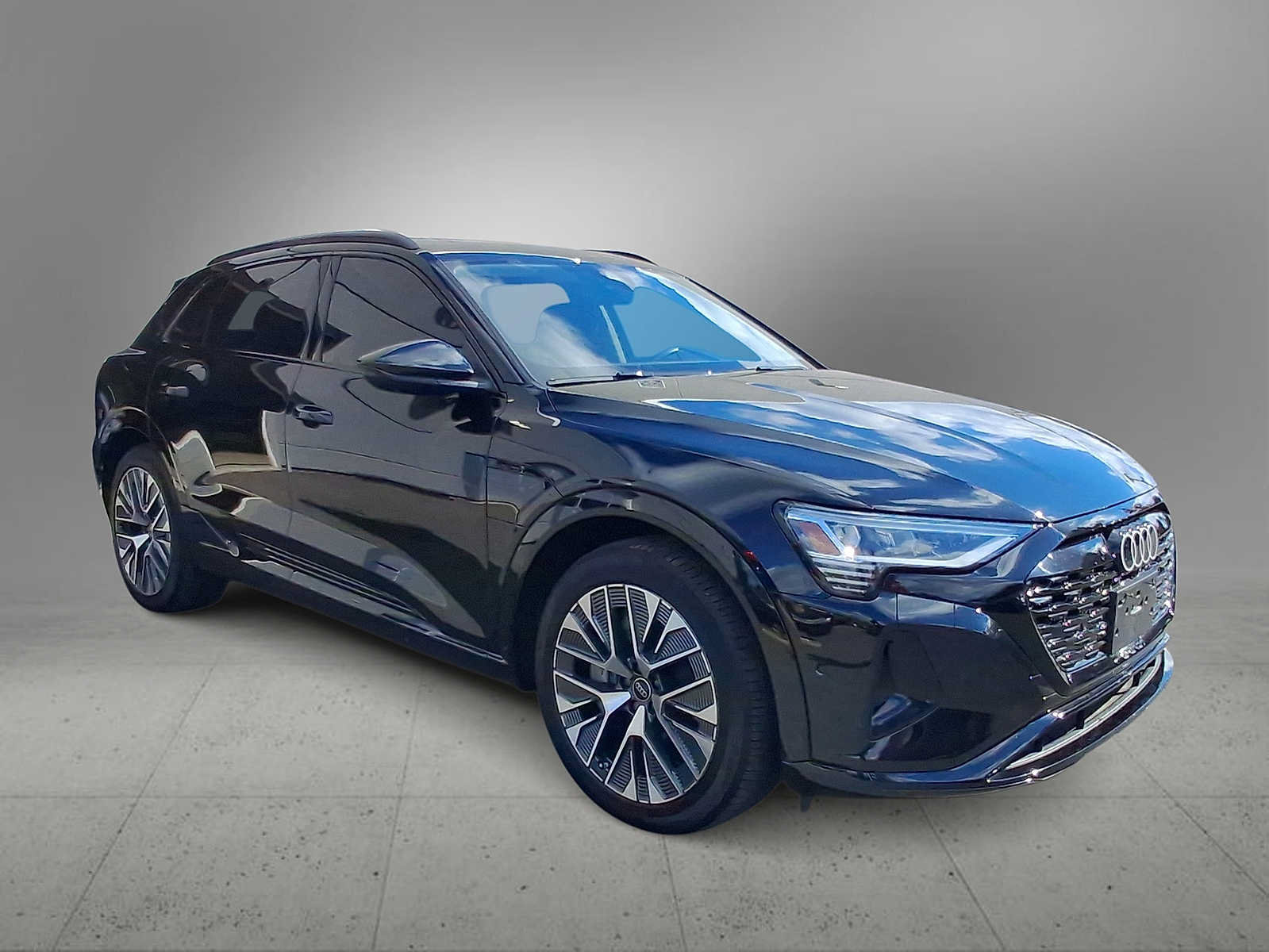 Used 2024 Audi Q8 e-tron Premium Plus w/ Premium Plus Package AWD/4WD image 2