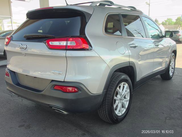 Used 2015 Jeep Cherokee Latitude w/ Comfort/Convenience Group AWD/4WD image 3
