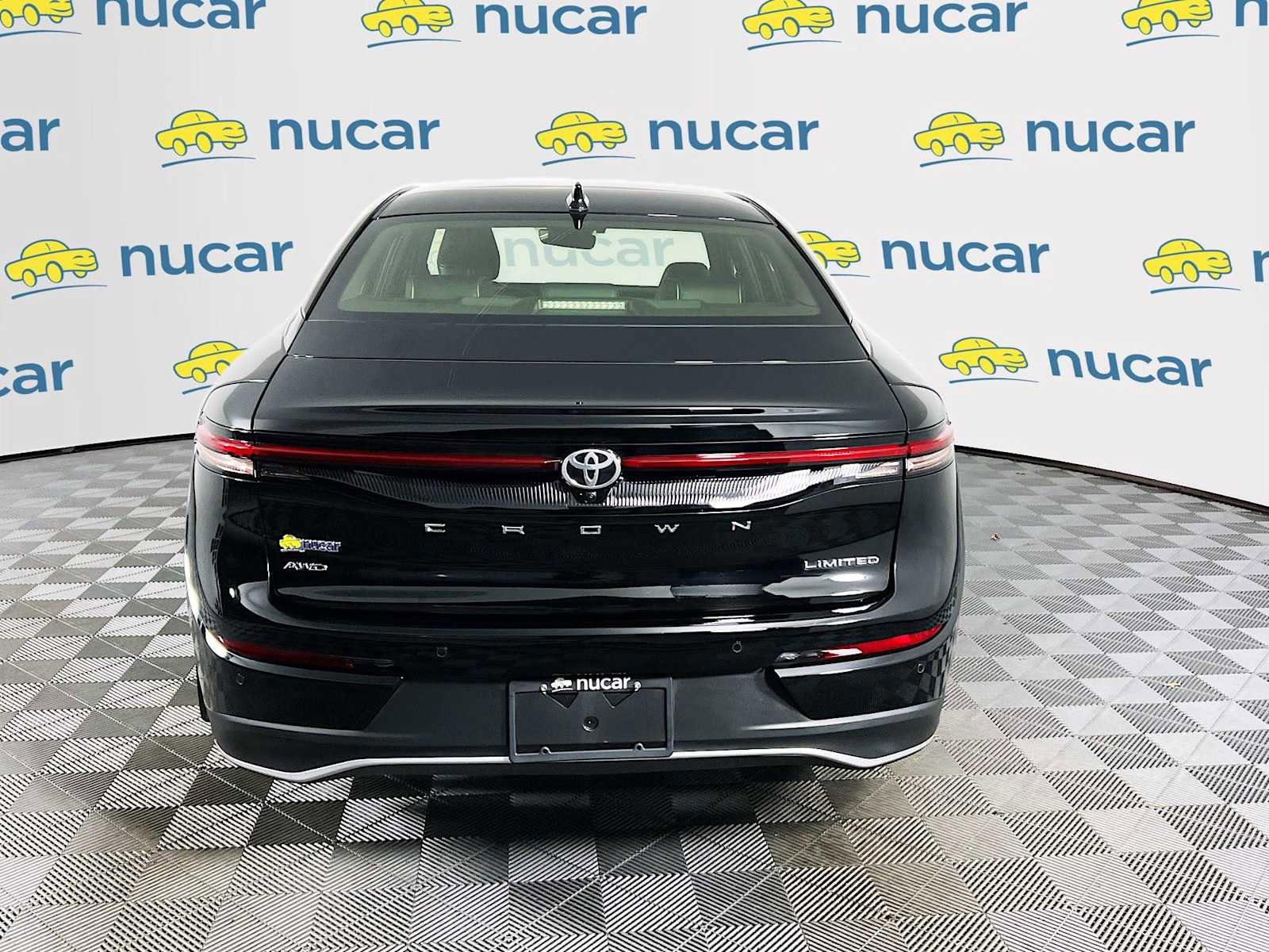 Used 2023 Toyota Crown Limited image 6