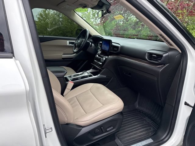 Used 2022 Ford Explorer Limited w/ Equipment Group 301A AWD/4WD image 37
