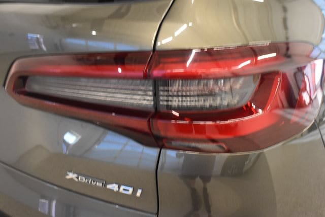 Used 2021 BMW X5 xDrive40i w/ Premium Package AWD/4WD image 12