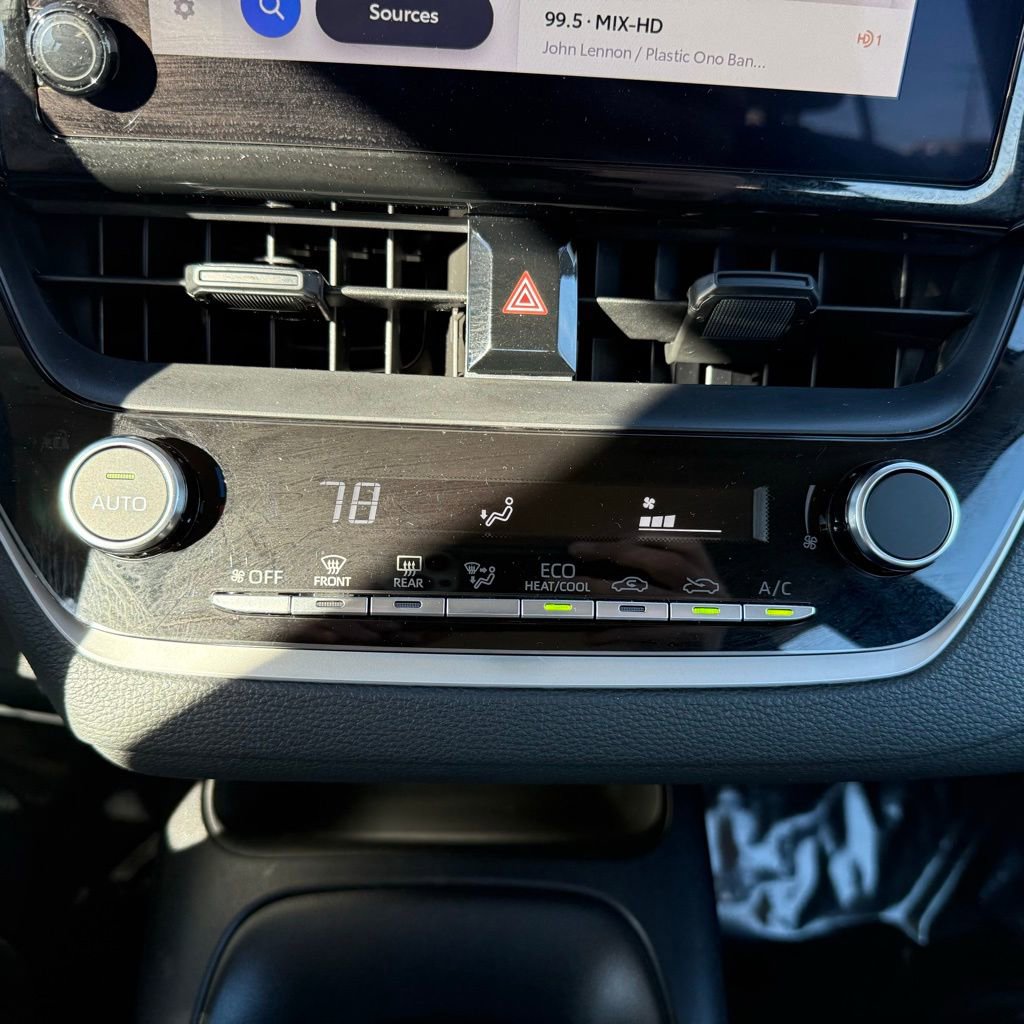 Used 2025 Toyota Corolla LE image 20