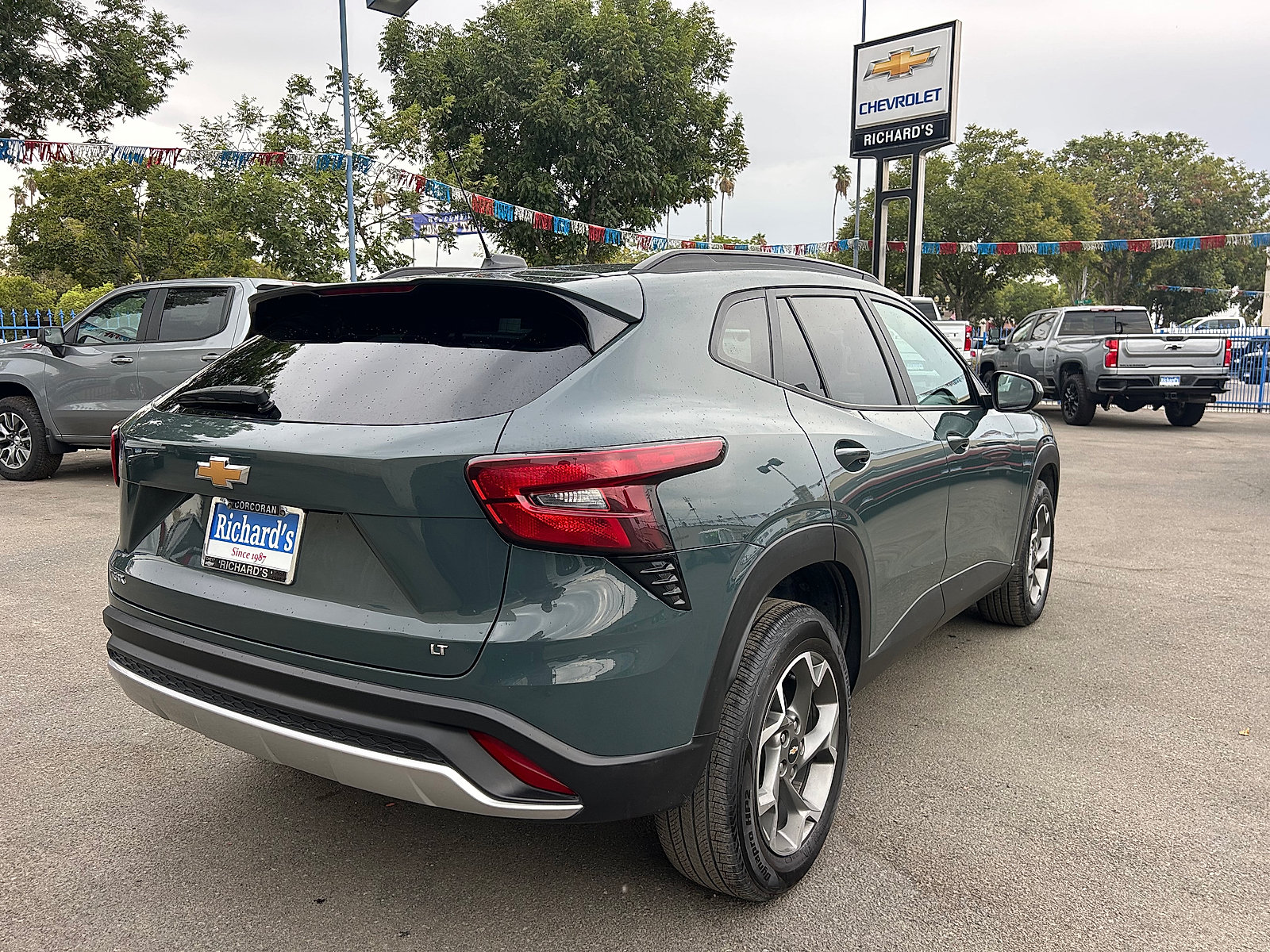 Used 2025 Chevrolet Trax LT FWD image 3