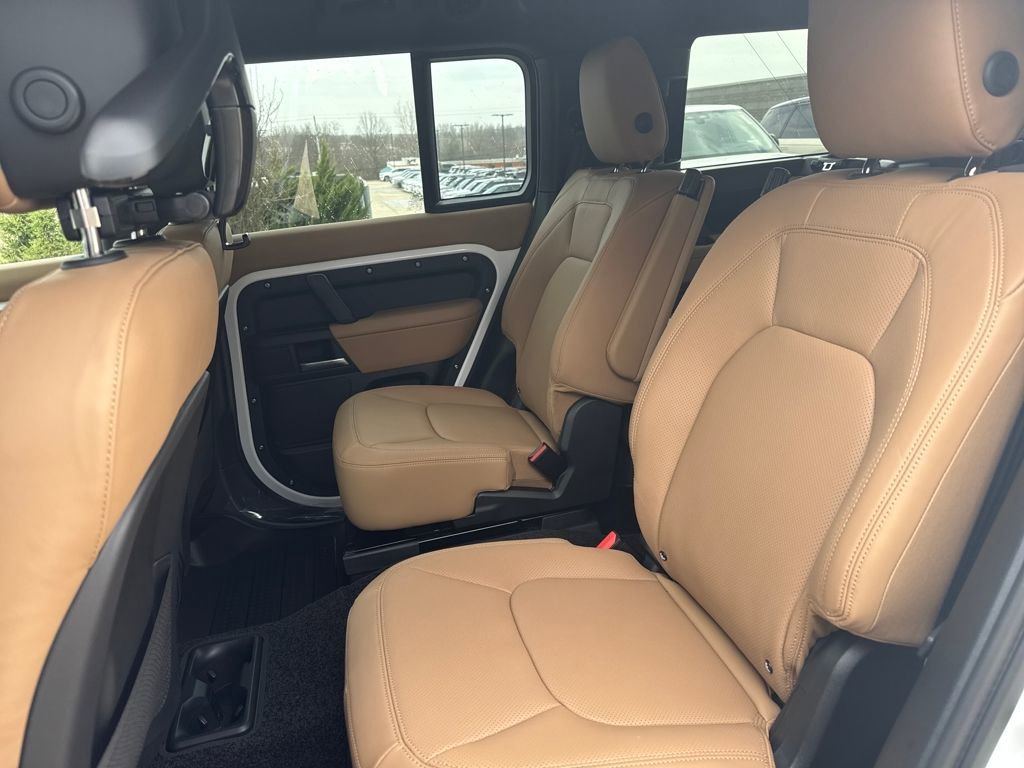 New 2026 Land Rover Defender 130 X-Dynamic SE image 13