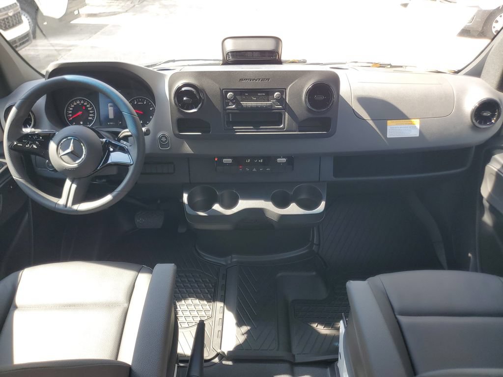 Used 2025 Mercedes-Benz Sprinter 2500 image 11