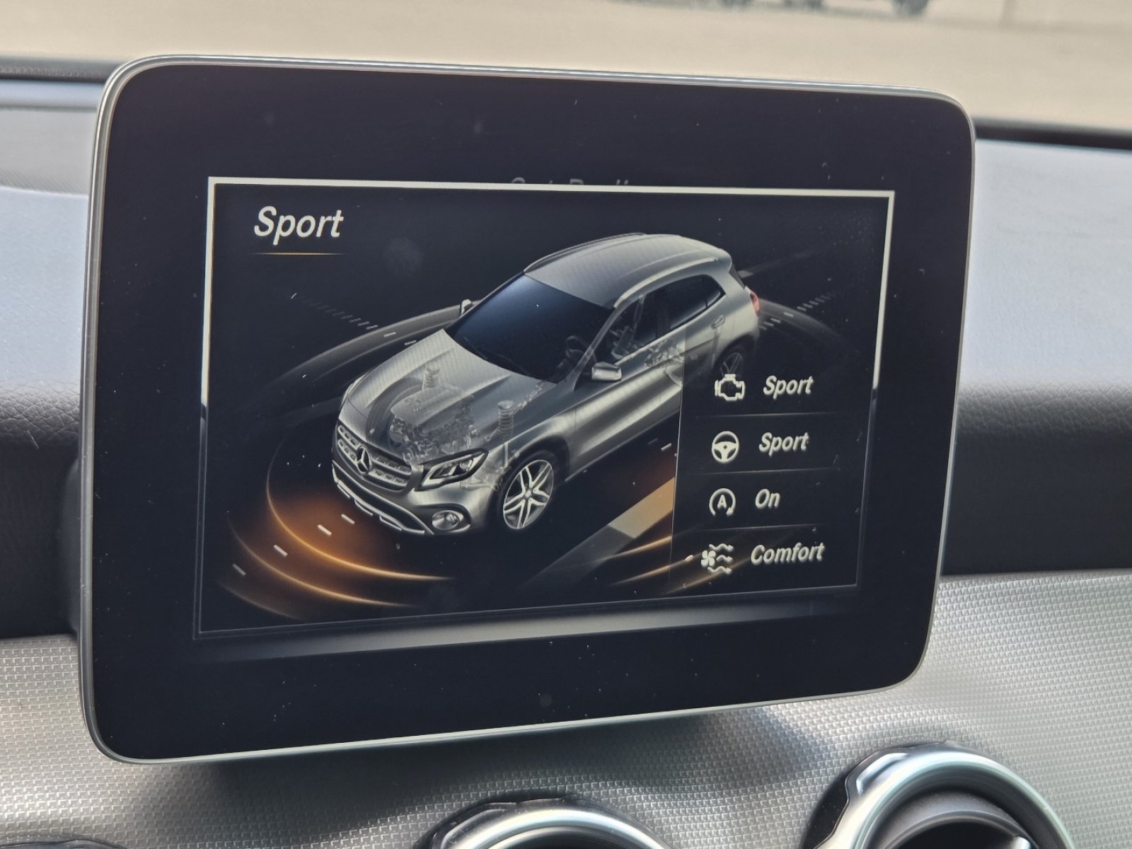 Used 2020 Mercedes-Benz GLA 250 4MATIC image 31