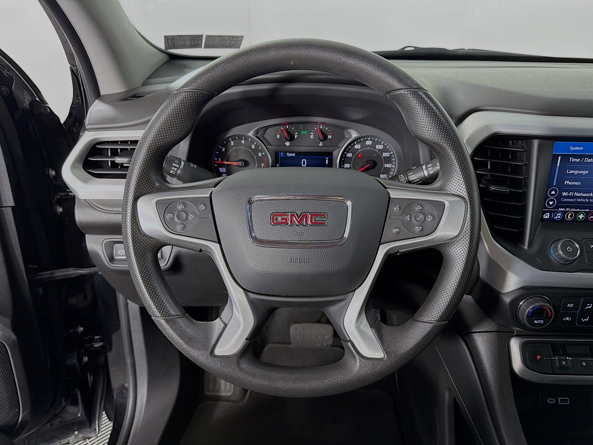 Used 2023 GMC Acadia SLE image 13
