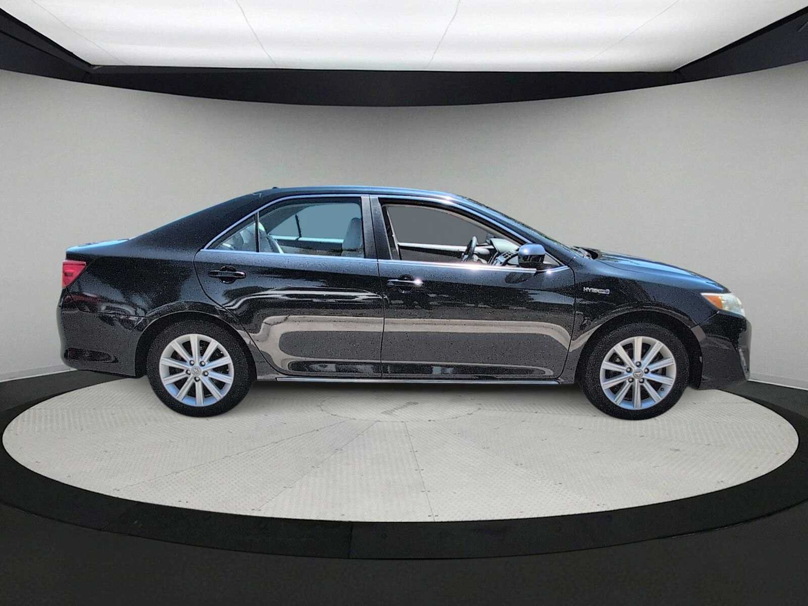 Used 2012 Toyota Camry XLE w/ Convenience Pkg FWD image 9