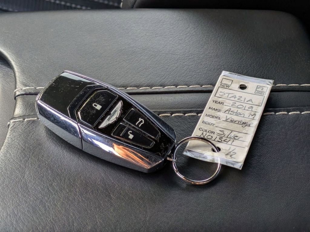 Used 2019 Aston Martin V8 Vantage Coupe image 29