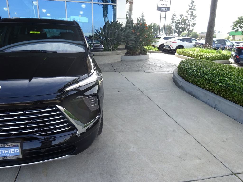 Certified 2025 Buick Enclave Preferred AWD/4WD image 37
