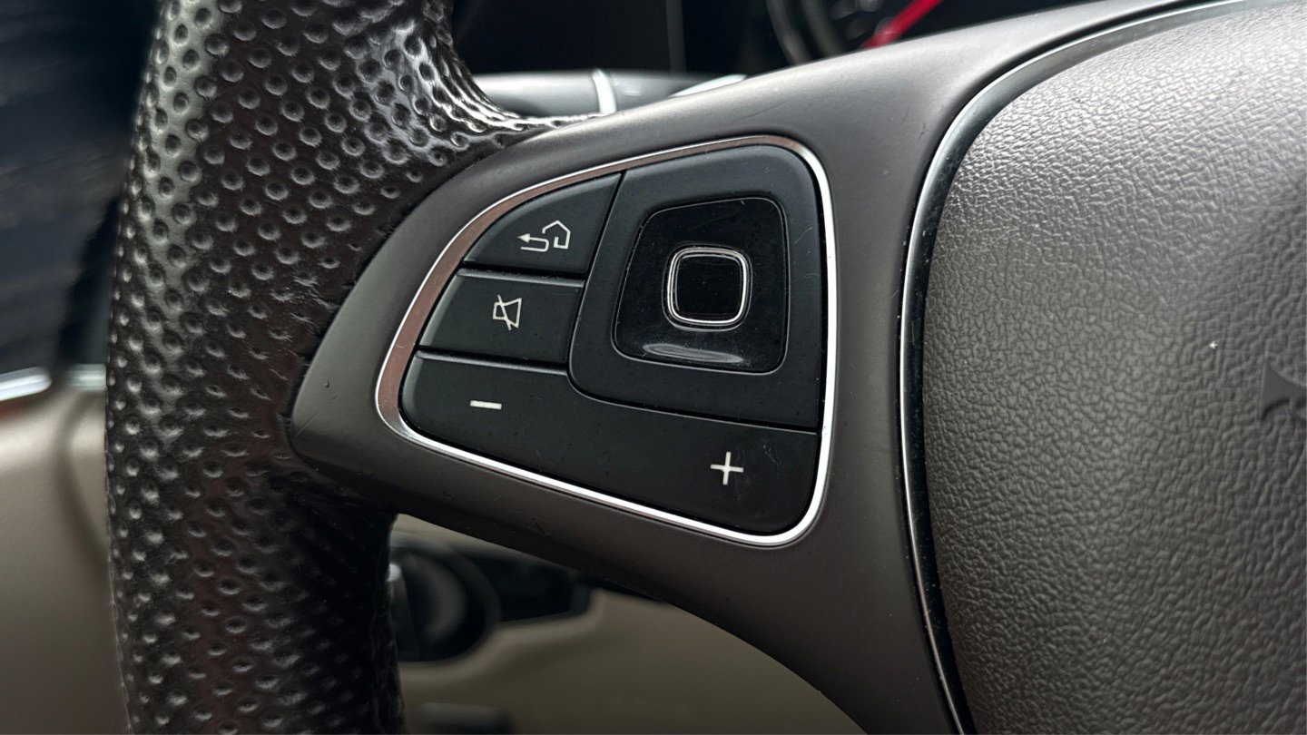 Used 2018 Mercedes-Benz E 300 image 34