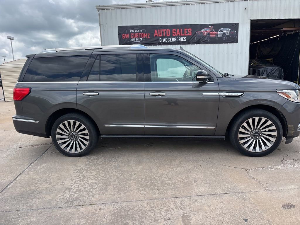 Used 2018 Lincoln Navigator Reserve w/ Cargo Package AWD/4WD image 3