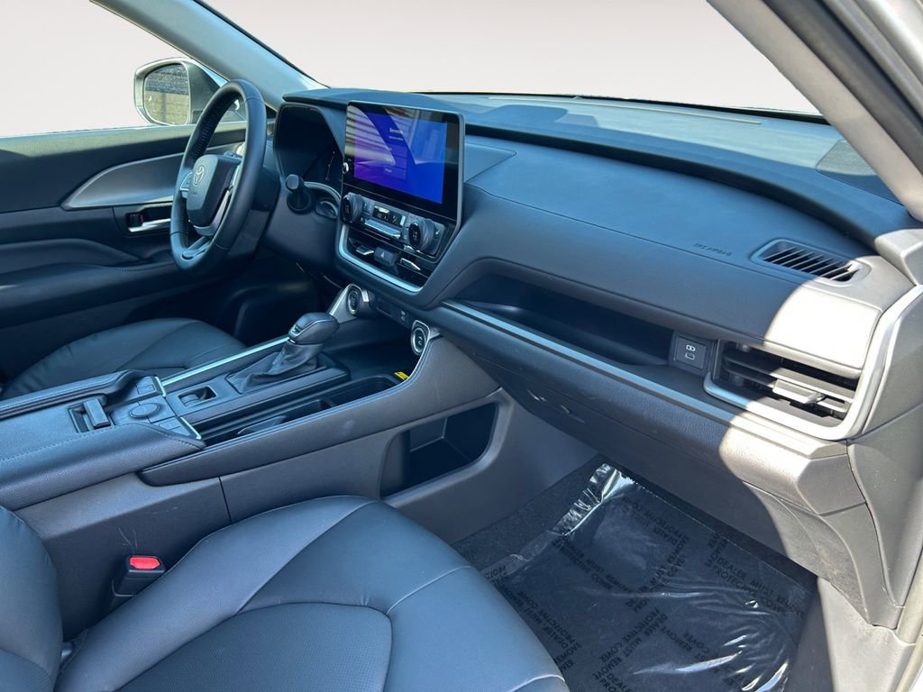 Used 2025 Toyota Grand Highlander AWD image 27