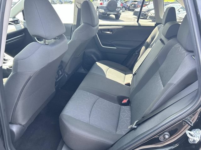 Used 2025 Toyota RAV4 XLE AWD/4WD image 18