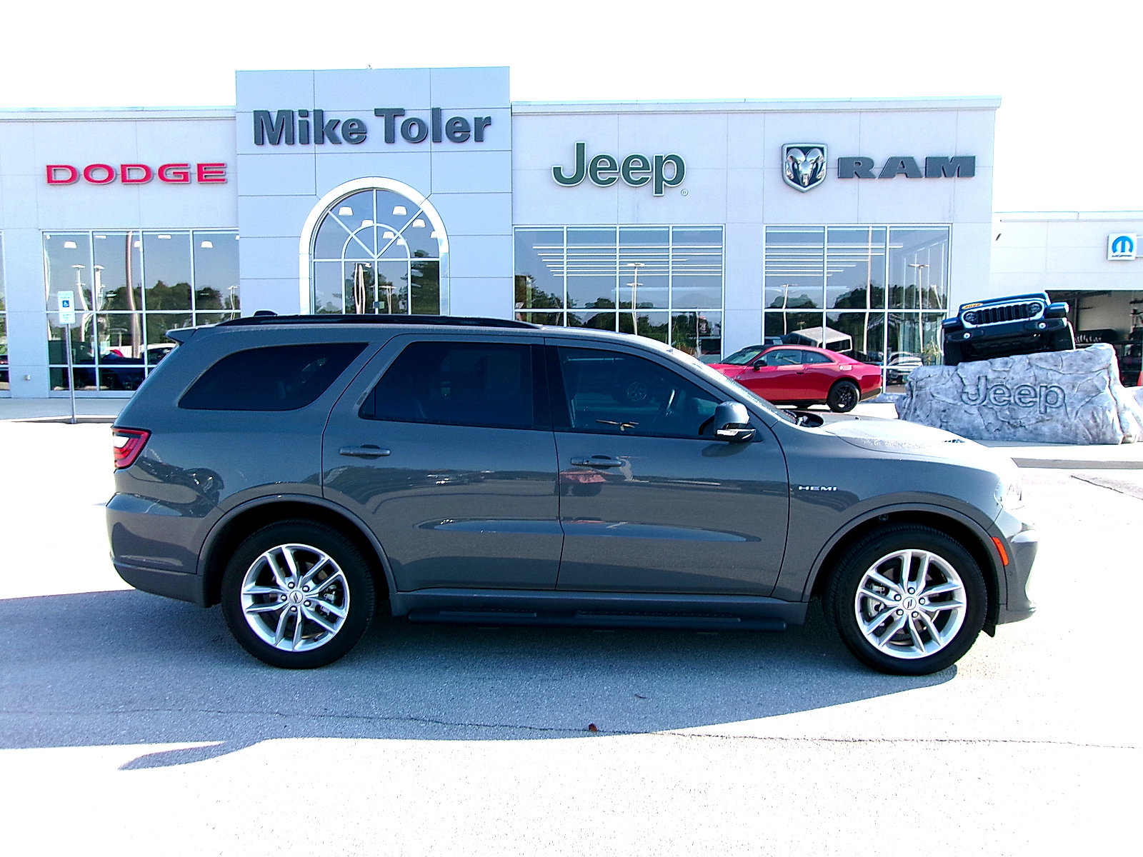 Used 2025 Dodge Durango R/T AWD/4WD image 5