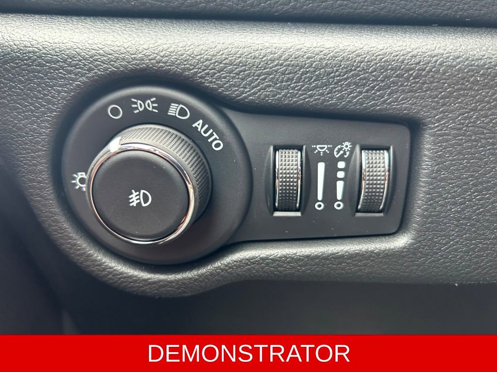 New 2026 Chrysler Pacifica Pinnacle image 14