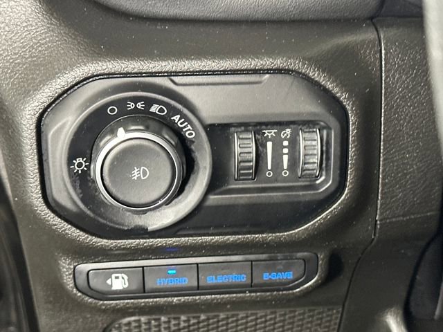 Used 2022 Jeep Wrangler Unlimited Sahara w/ Dual Top Group image 19