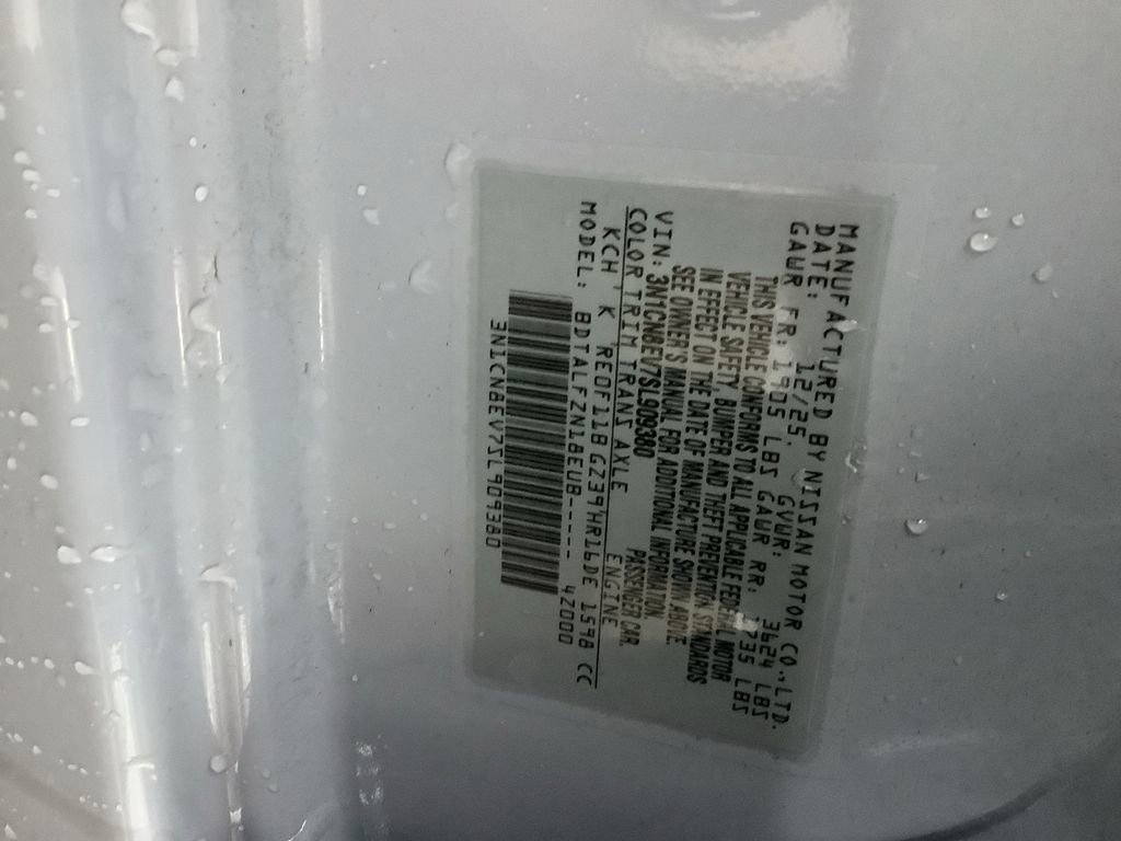 Used 2025 Nissan Versa SV w/ Trunk Package image 30