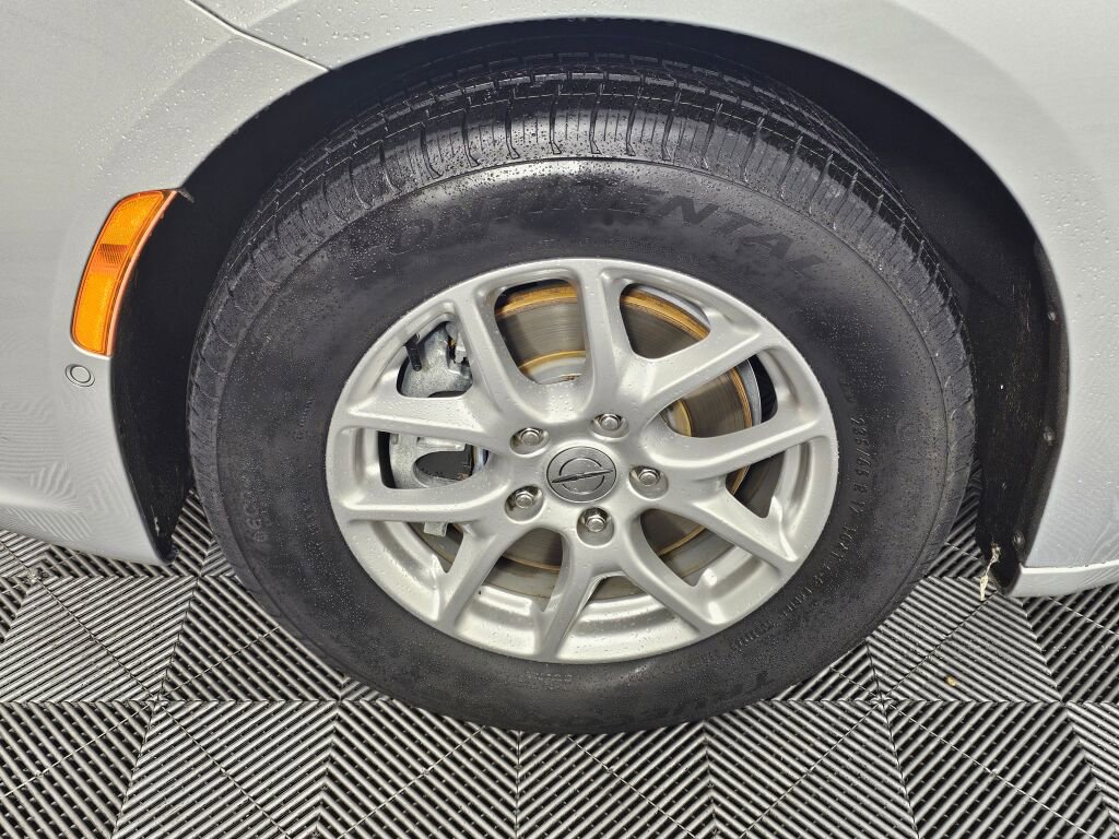 Used 2023 Chrysler Pacifica Touring-L image 11