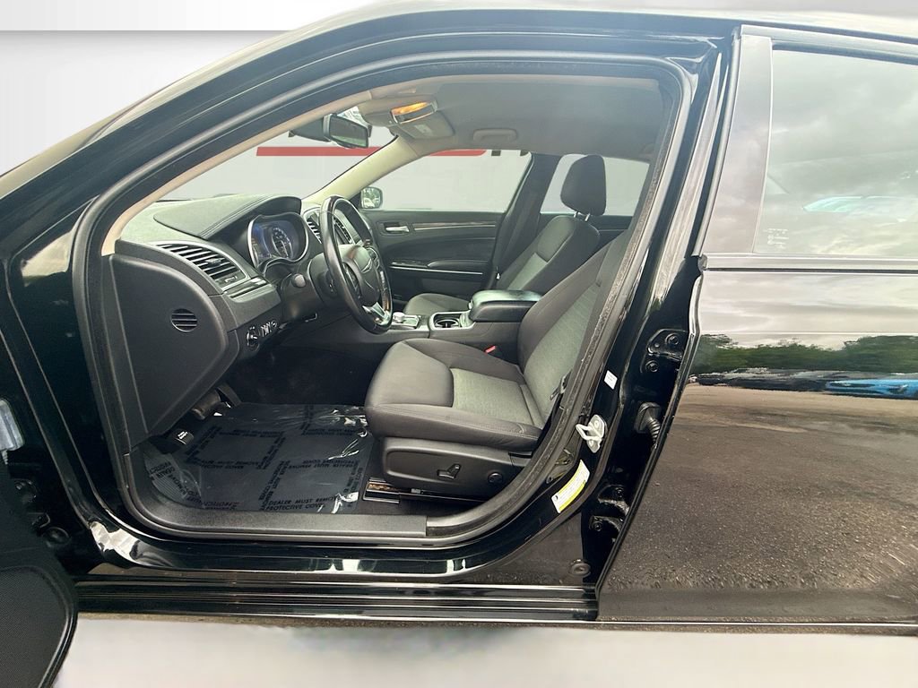 Used 2022 Chrysler 300 Touring w/ Sport Appearance Package RWD image 19
