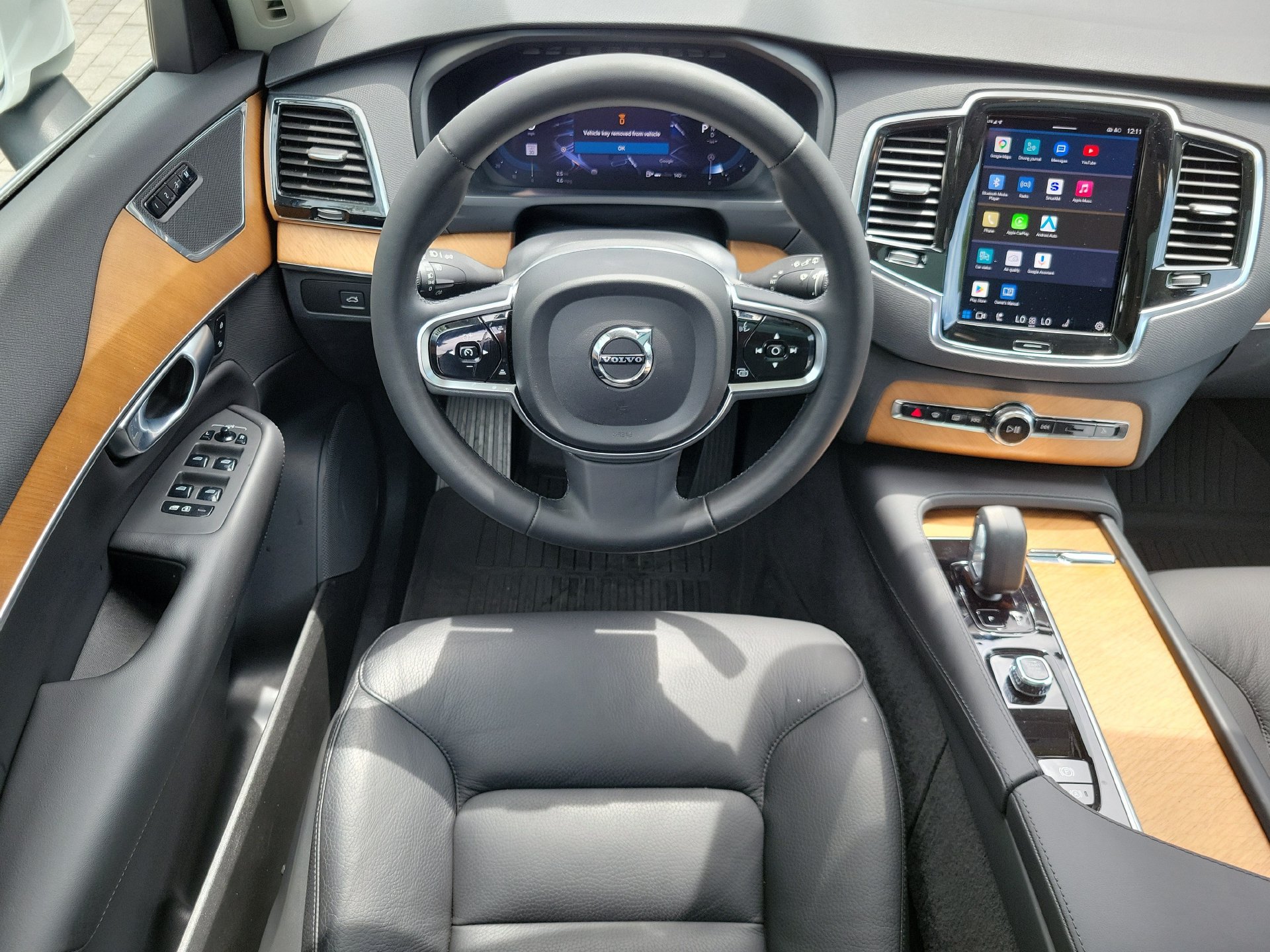 Used 2024 Volvo XC90 B6 Plus AWD/4WD image 24