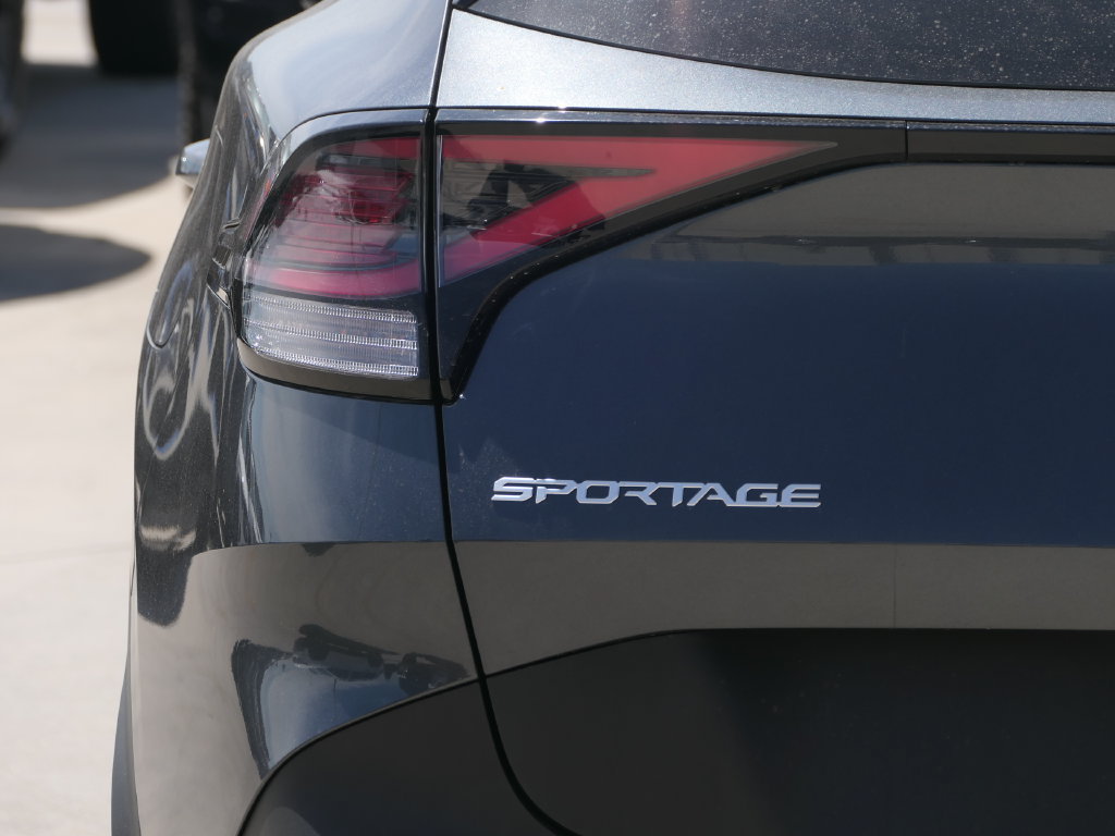 Used 2023 Kia Sportage EX FWD image 4