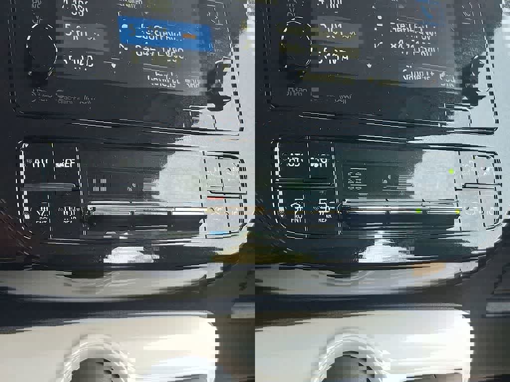 Used 2017 Toyota Prius Four FWD image 19