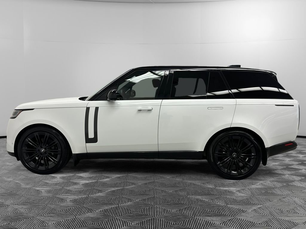 Used 2024 Land Rover Range Rover SE AWD/4WD image 2