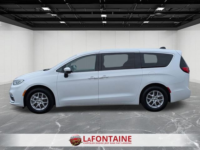 Certified 2023 Chrysler Pacifica Touring-L image 2