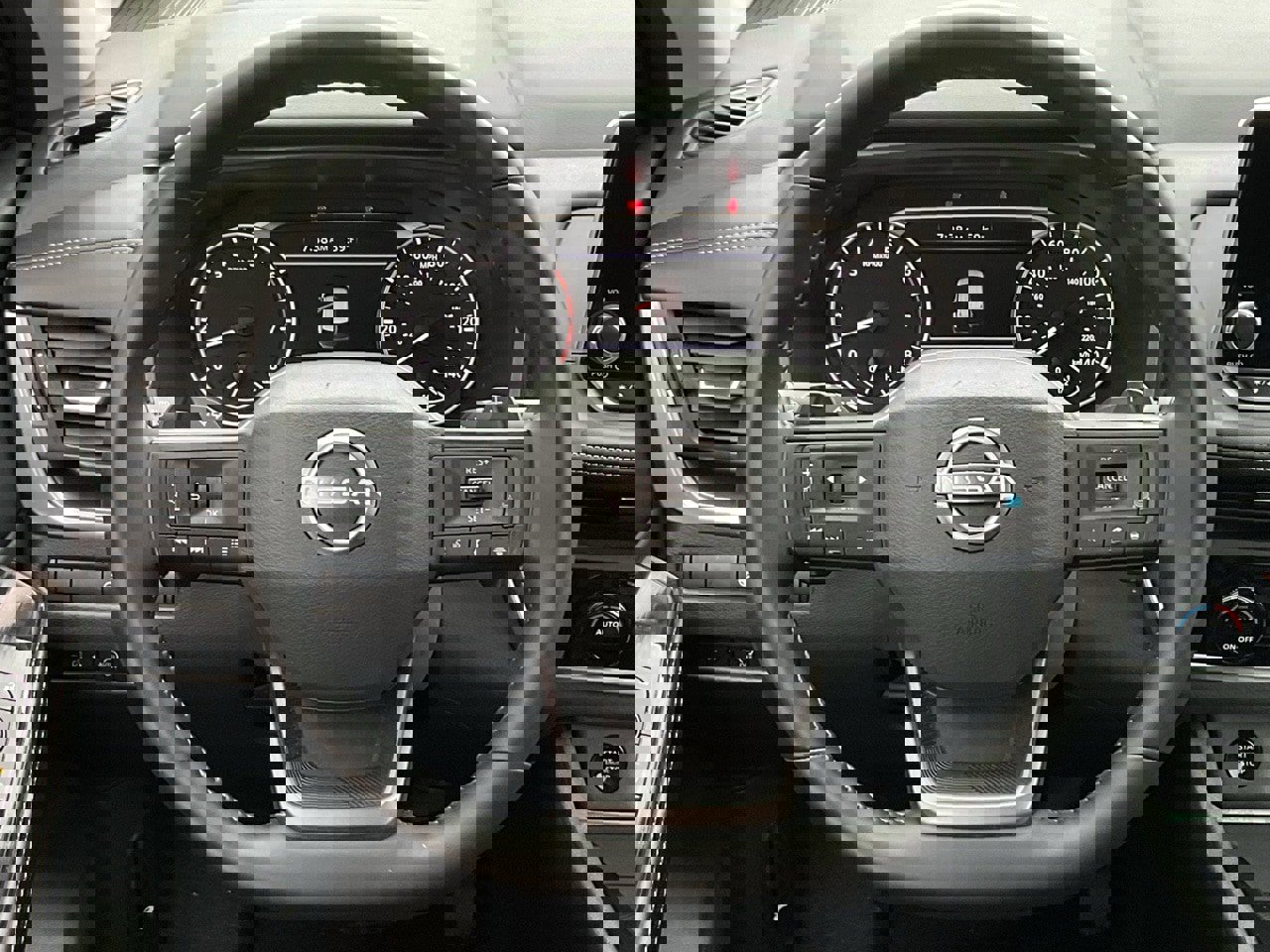 Used 2025 Nissan Rogue SV image 21