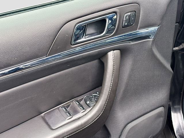 Used 2016 Lincoln MKS image 18