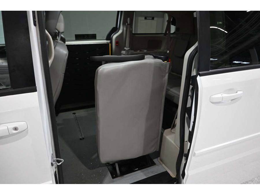 Used 2017 Dodge Grand Caravan SE w/ Power Window Group FWD image 27