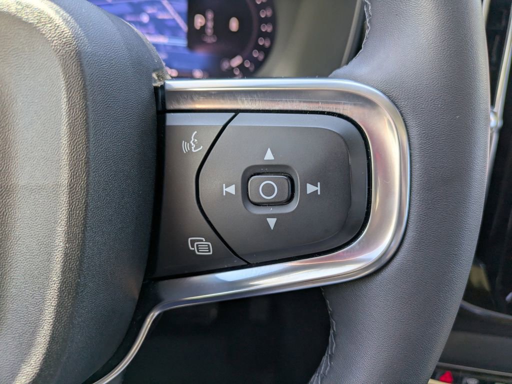 Certified 2023 Volvo XC40 B5 Plus w/ Driver Assist Package AWD/4WD image 27