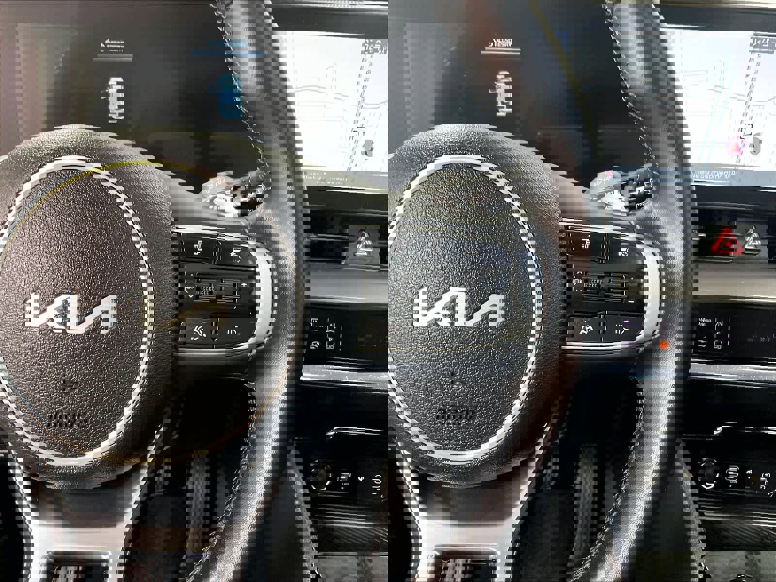 Used 2024 Kia Sportage EX w/ EX Premium Package image 24