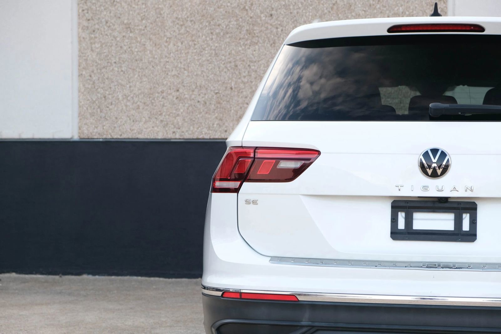 Used 2023 Volkswagen Tiguan SE FWD image 17