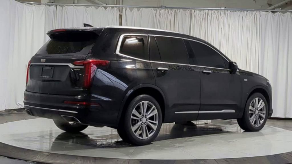 Used 2023 Cadillac XT6 Premium Luxury image 8