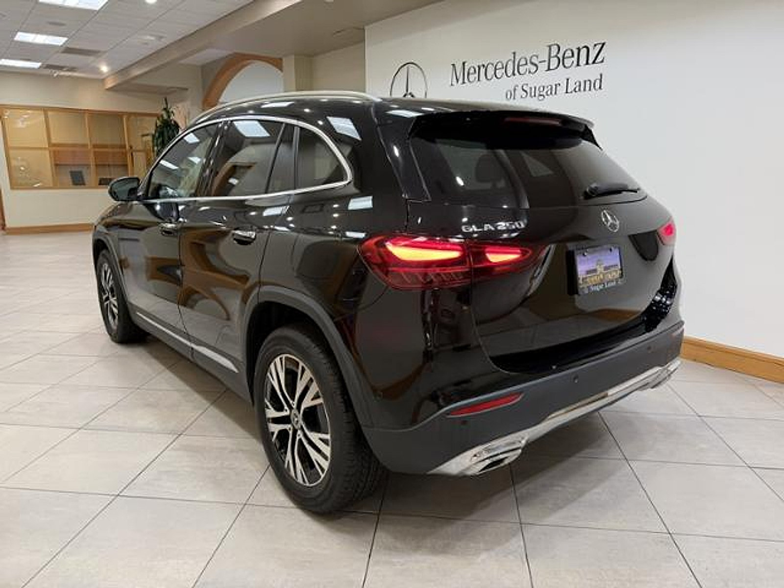 Used 2025 Mercedes-Benz GLA 250 image 3