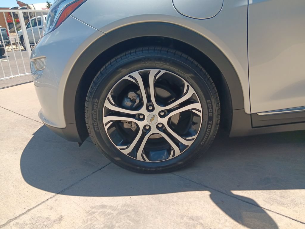 Used 2018 Chevrolet Bolt Premier w/ Driver Confidence II Package FWD image 26