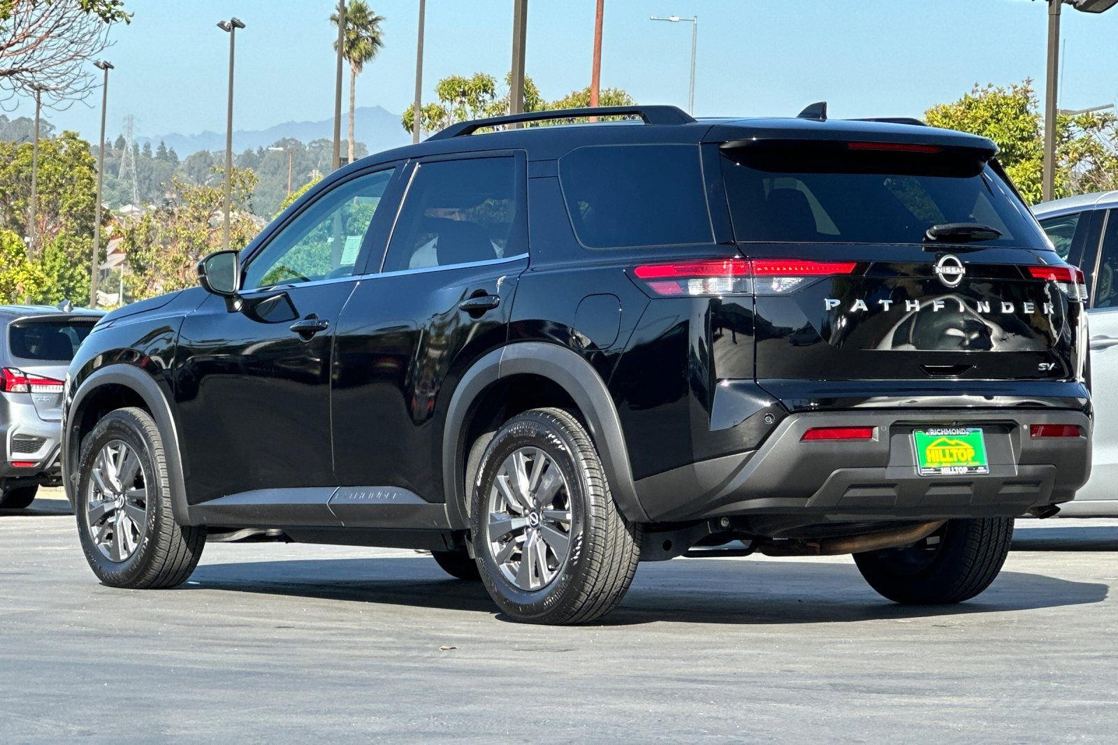 Used 2024 Nissan Pathfinder SV FWD image 7
