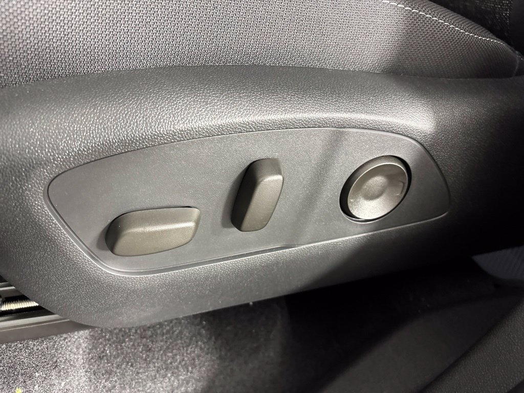New 2027 Chevrolet Traverse LT w/ LPO, Floor Liner Package FWD image 29