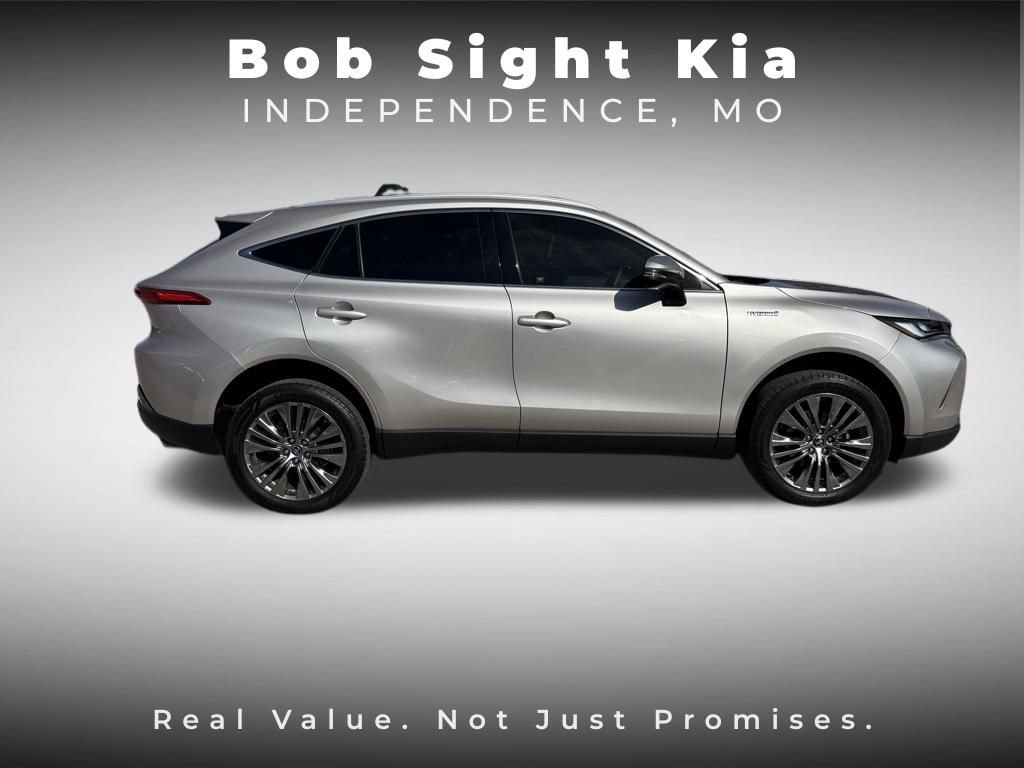 Used 2021 Toyota Venza XLE image 19