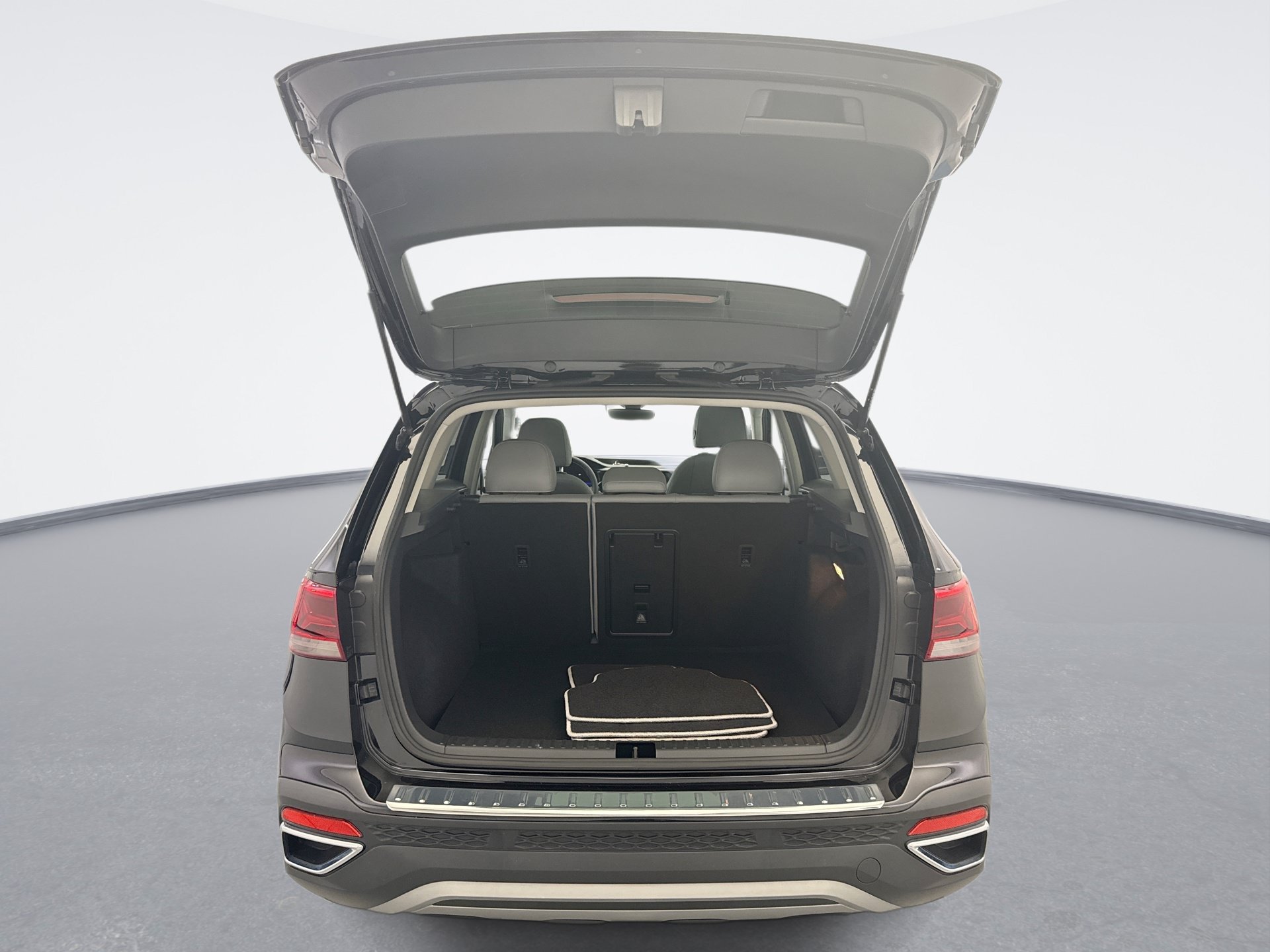 Used 2023 Volkswagen Taos SE w/ Panoramic Sunroof Package AWD/4WD image 22