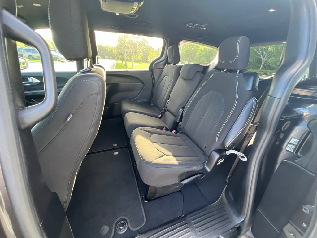 Used 2021 Chrysler Pacifica Touring w/ S Appearance Package FWD image 27