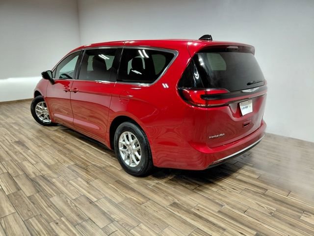 Used 2025 Chrysler Pacifica Select image 22