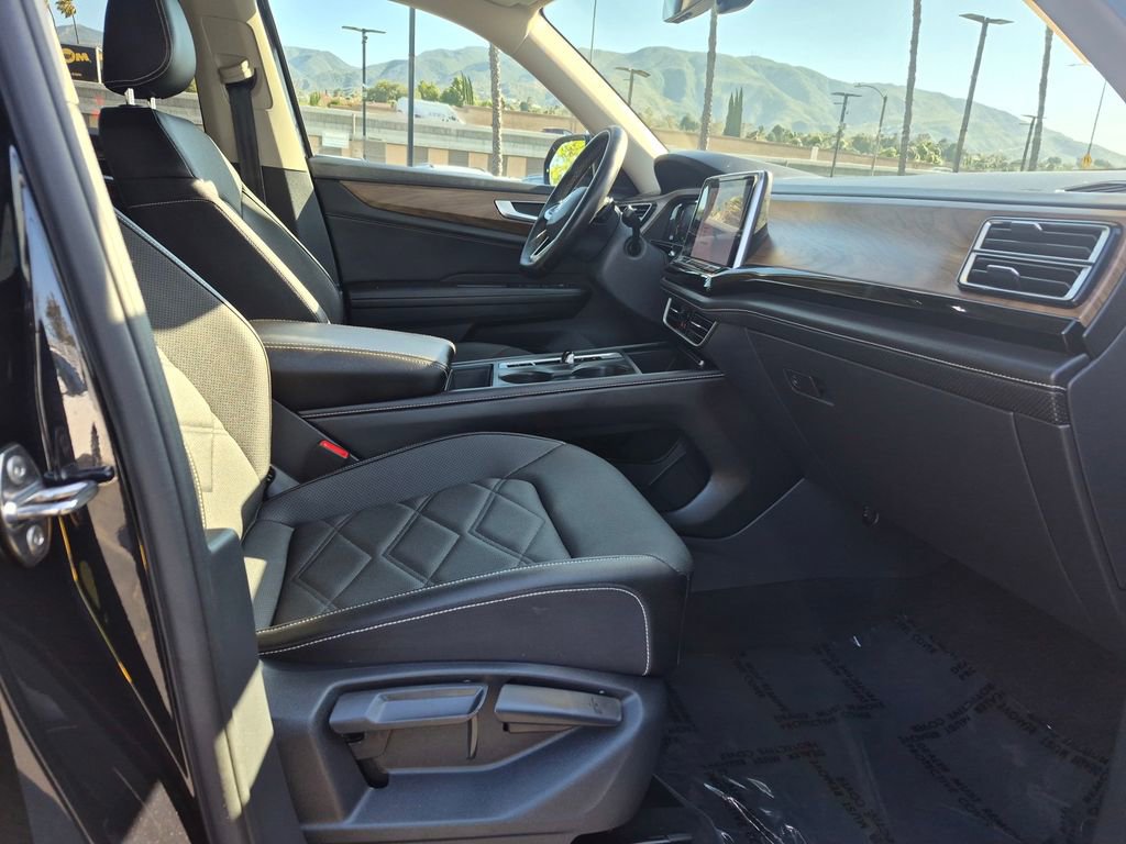 Used 2025 Volkswagen Atlas SE FWD image 27